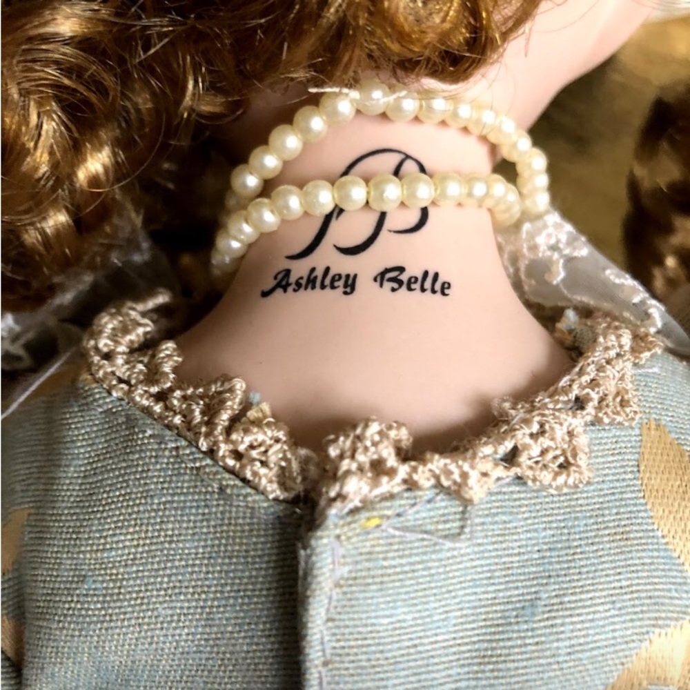 Victorian doll - Picture 4 of 5
